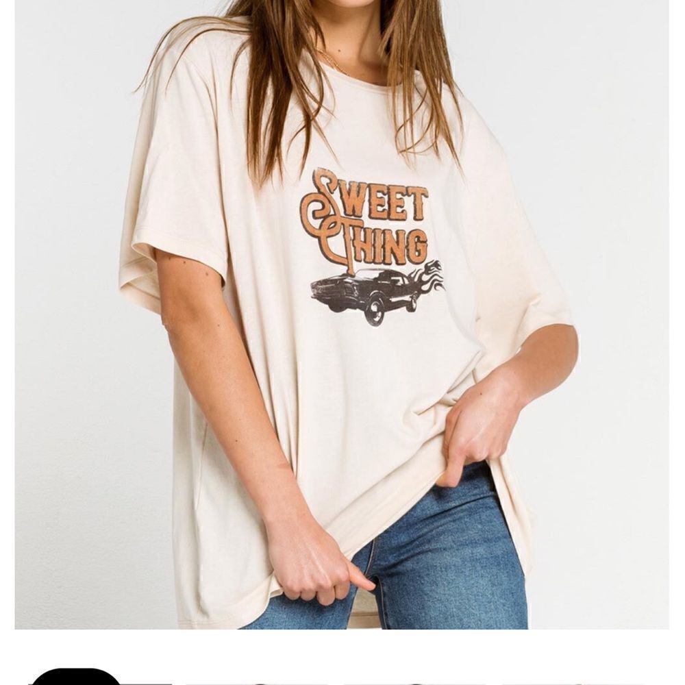 Charlie Holiday Sweet Thing Beige oversized Boyfriend Graphic tee size L…